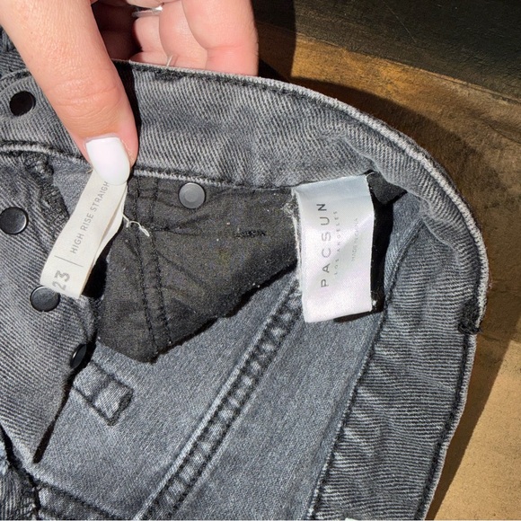 PacSun Women’s Black Denim Shorts - Picture 2 of 3